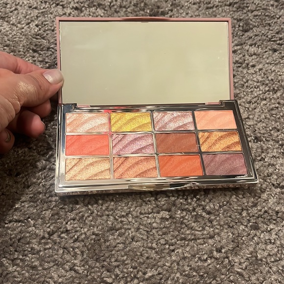 The Velvet Pallet - Picture 2 of 4